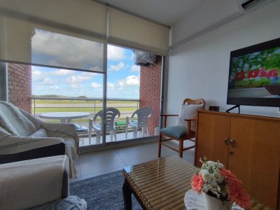 Apartamento de 2 dormitorios y medio frente al mar