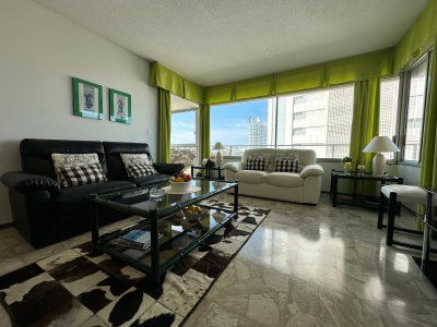 Apartamento en venta de dos dormitorios en Punta del Este