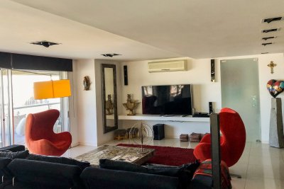 Apartamento En Venta Edificio Espigon Frente Al Puerto.
