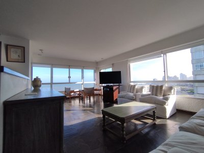 Apartamento en venta de 3 dormitorios en Punta del Este