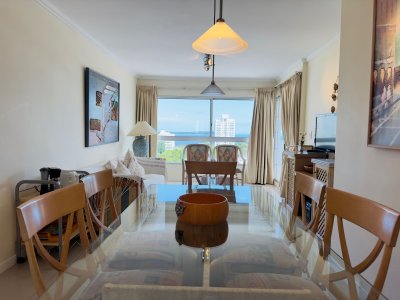 Apartamento en VENTA y alquiler, 3 dormitorios, 2 baños, reciclado.