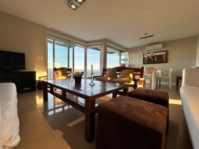 Departamento en alquiler anual en Primera linea de playa Mansa