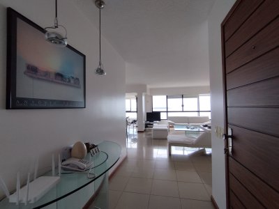 Apartamento en venta sobre playa mansa, Torre Malecon