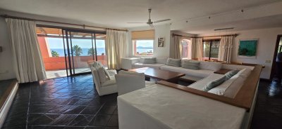 Venta apartamento en Punta Ballena, espectacular vista con Parrillero propio