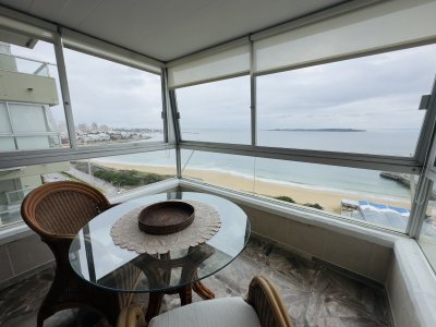 Apartamento en alquiler, frente al mar en Punta del Este, mansa