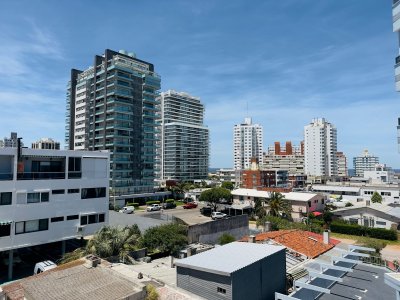 Apartamento en VENTA en Punta del este, Parada 4. Excelente ubicacion.