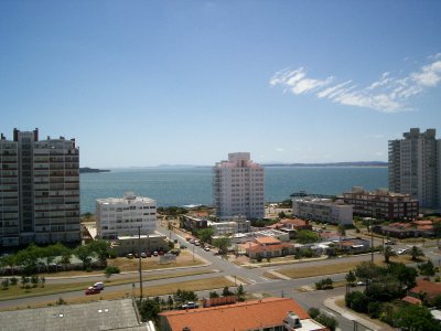 Alquiler de apartamento de 3 dormitorios +dep de servicio en Punta del Este