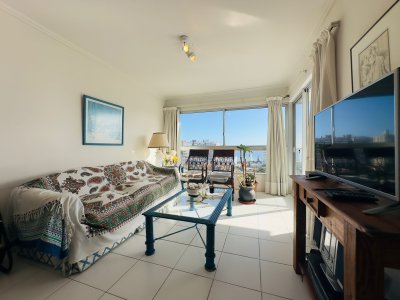 Apto en venta de 2 dormitorios, 2 baños, con vista al mar!