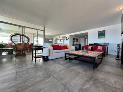 VENTA DE APARTAMENTO SOBRE PLAYA BRAVA