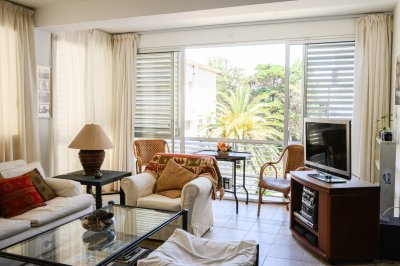 Apartamento en venta dos dormitorios y dependencia de servicio en Punta del Este