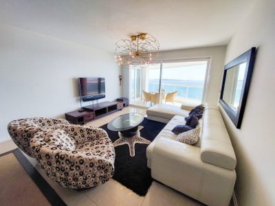 Alquiler de apartamento de 3 dormitorios +dep de servicio en Punta del Este