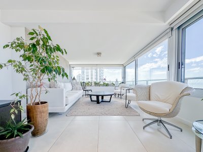 EXCEPCIONAL APARTAMENTO EN ALQUILER FRENTE A PLAYA BRAVA