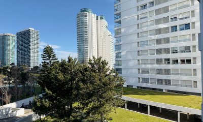 Apartamento en venta de 3 dormitorios y dependencia en Punta del Este