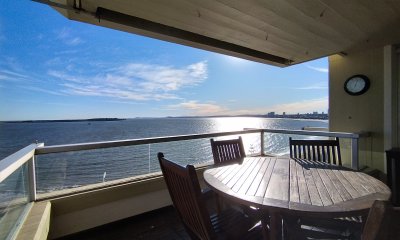 apartamento en venta  sobre playa mansa