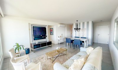 Venta de apartamento de dos dormitorios en Torre Yoo Punta del Este.