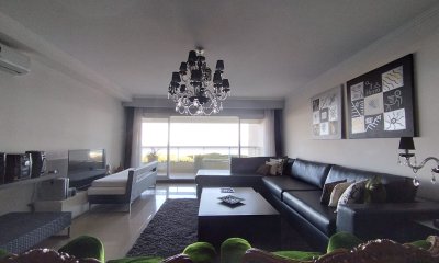 Alquiler y venta de apartamento frente a playa brava