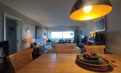 Apartamento en venta de tres dormitorios en Punta del Este