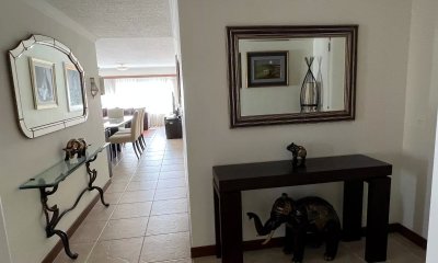 Apartamento de 3 dormitorios y dependencia en venta en Punta del Este