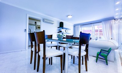 Venta de apartamento de tres dormitorios en Coral Tower, Punta del Este.