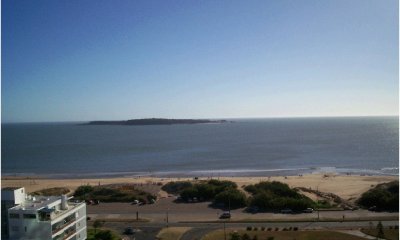 Apartamento en venta de 3 dormitorios y dependencia en Punta del Este