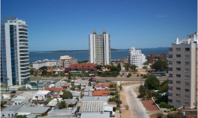 Venta apartamento de 2 dor con parrillero, balcón en Puta del Este