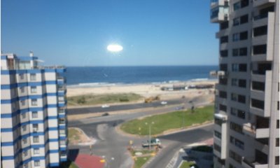 Apto en venta, Punta del este, playa brava.