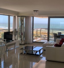 Venta y alquiler de apartamento, primera linea de la brava.