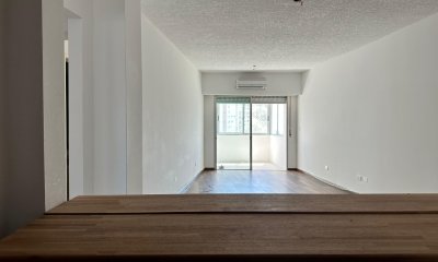 Apartamento de dos dormitorios y dependencia de servicio en venta en Punta del Este