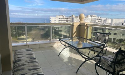Apartamento en alquiler y venta de 3 dormitorios y dependencia de servicio en Punta del Este