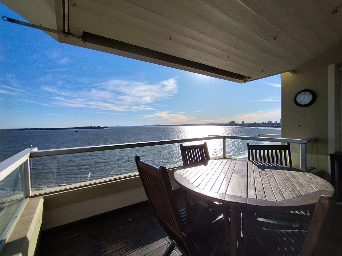 apartamento en venta  sobre playa mansa