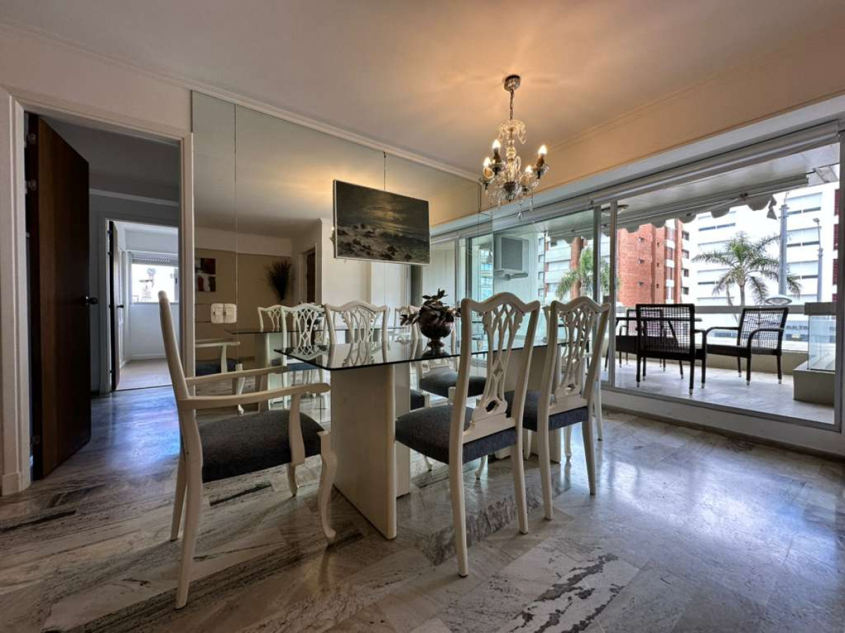 Apartamento de 3 dormitorios en venta y alquiler en Punta del Este