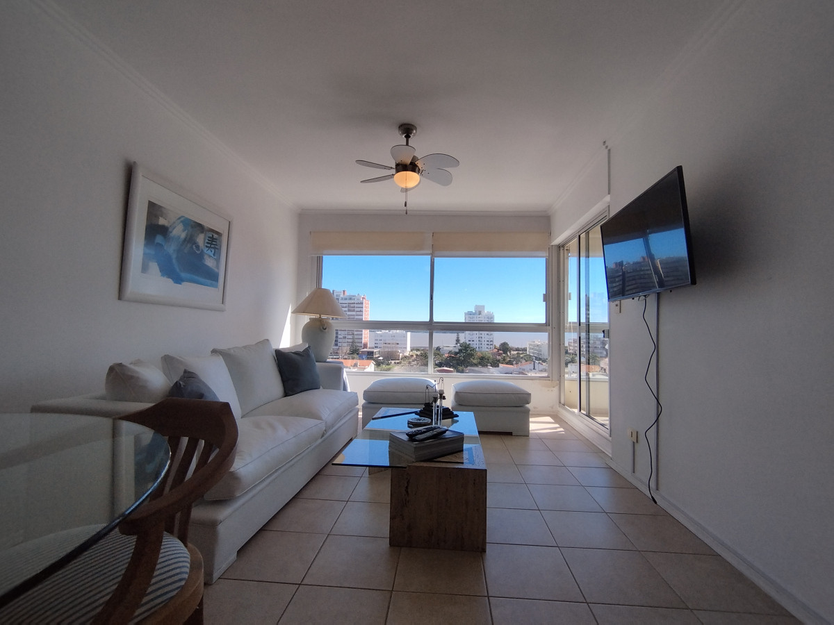 Apartamento de dos dormitorios en venta en Punta del Este