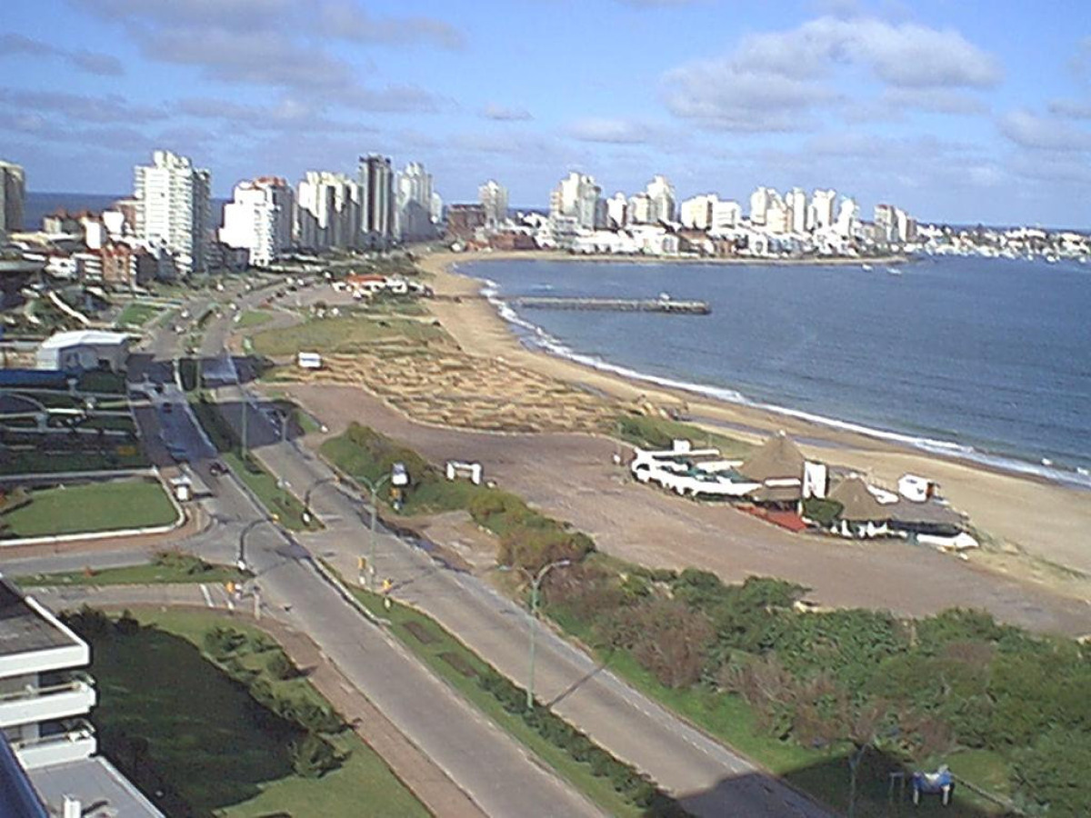  Apartamento en venta de tres dormitorios en Punta del Este