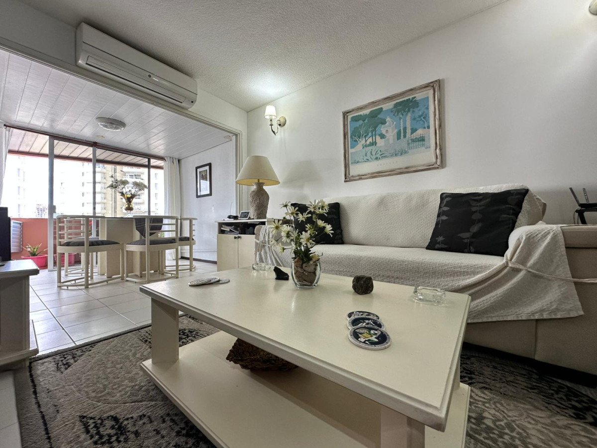 Venta de apartamento de dos dormitorios en Punta del Este