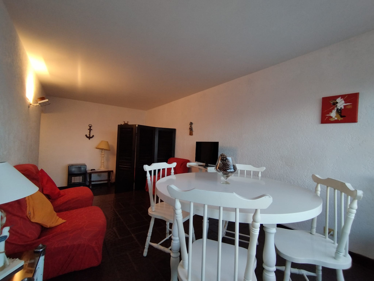 Apartamento de un dormitorio y medio en venta en Punta del Este