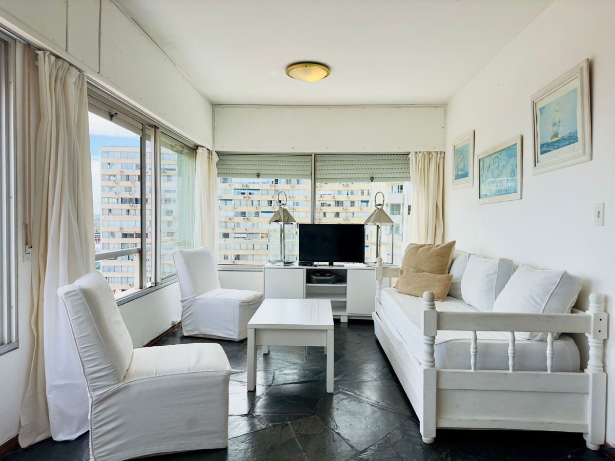 Apartamento de dos dormitorios en venta en Punta del Este