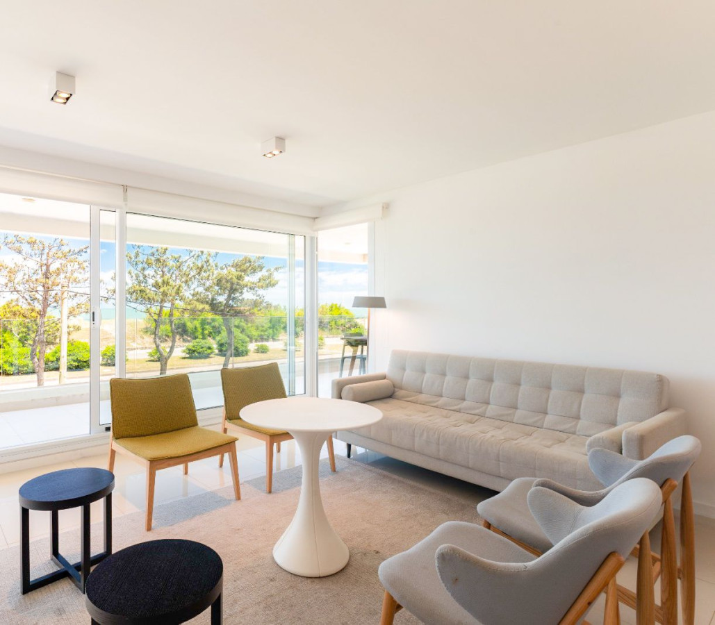 Apartamento en venta, 3 suites. Edificio Horizonte. Playa Mansa, Punta del Este