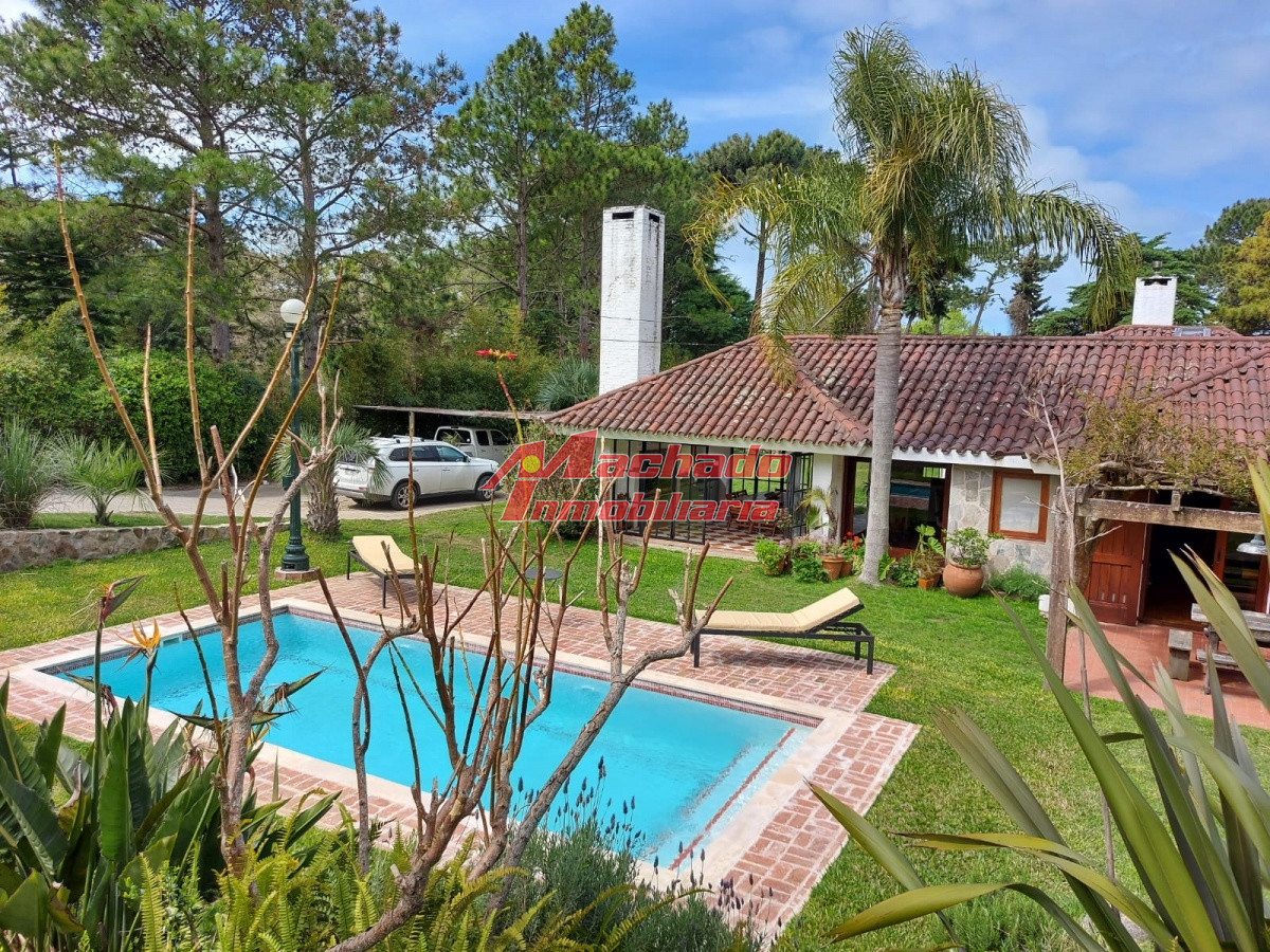 alquiler de muy buena casa en golf, con piscina - mch8574c