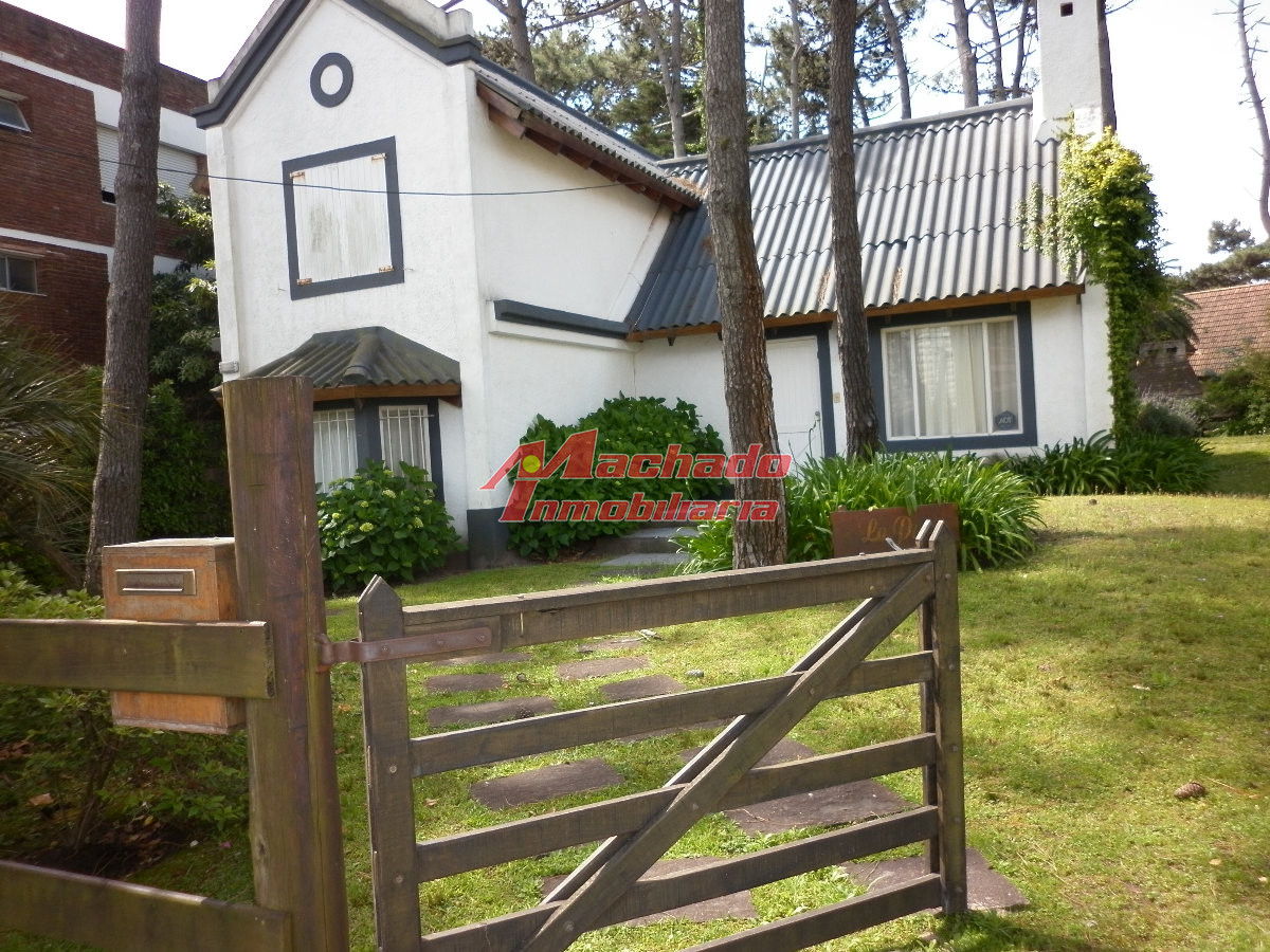 Alquiler y venta de casa de 3 dormitorios con piscina en Punta del Este