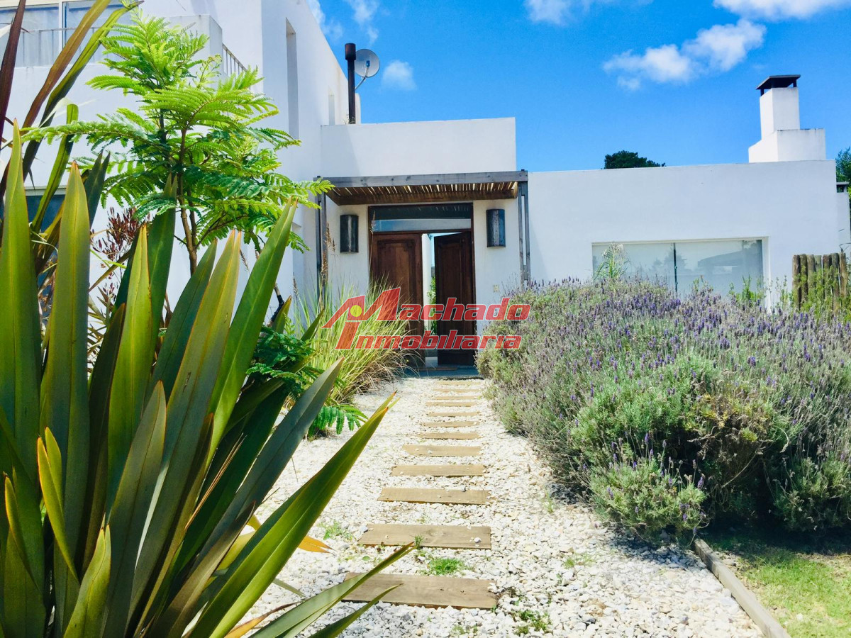 Casa de 3 dormitorios en alquiler en Punta del Este