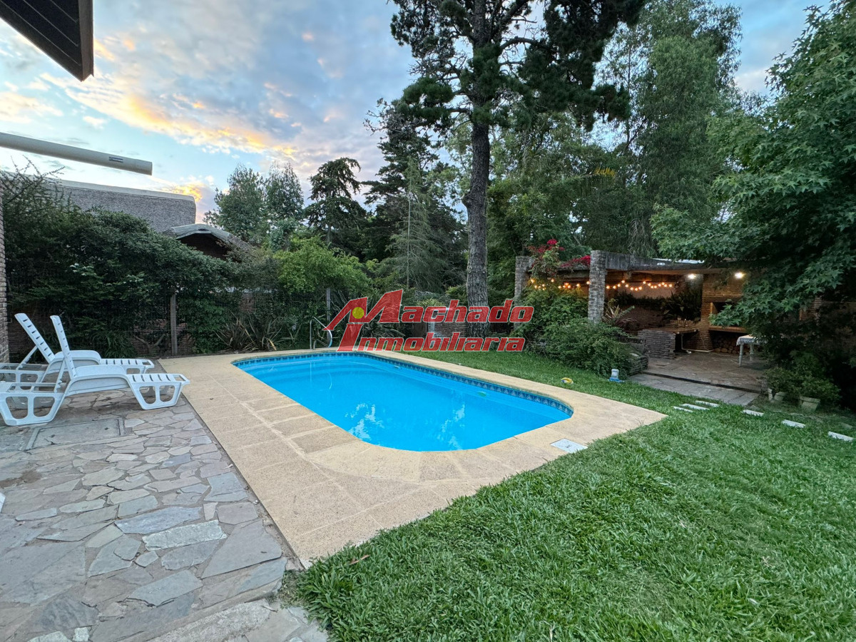 cas en Alquiler con piscina