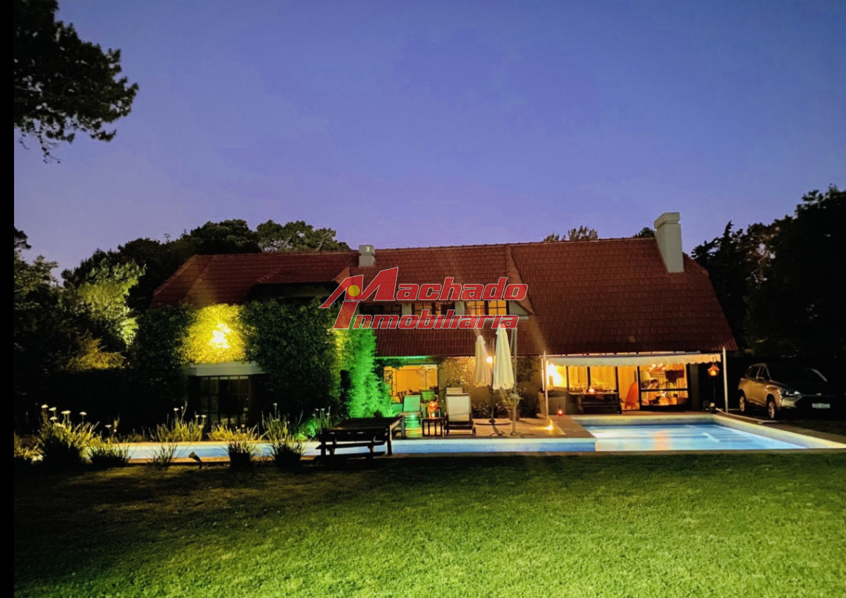 Casa en zona Residencial para alquiler de temporada, Punta del Este.