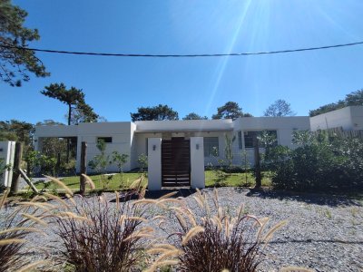 Alquiler y venta de casa de 3 dormitorios en La Barra