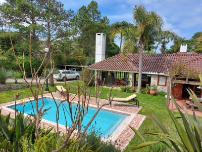 alquiler de muy buena casa en Golf, con piscina