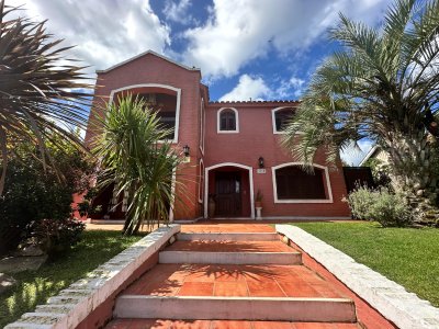Venta y alquiler de casa de 3 dormitorios y dependencia en Punta del Este