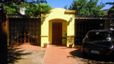 Alquiler de casa de 3 dormitorios y dependencia de servicio en Punta del Este