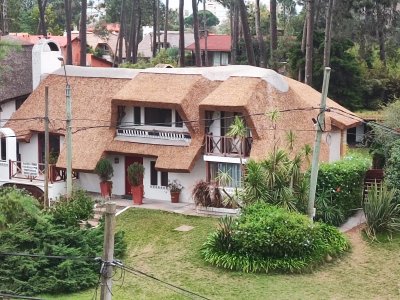 Casa en venta y alquiler temporal en Punta del Este, Pinares
