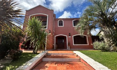 Venta y alquiler de casa de 3 dormitorios y dependencia en Punta del Este