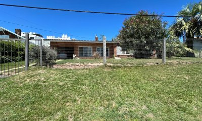 Casa de 4 dormitorios y dependencia de servicio en venta en Pinares