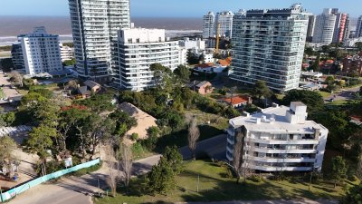 Venta de terreno apto para PH 4 Pisos Punta del Este